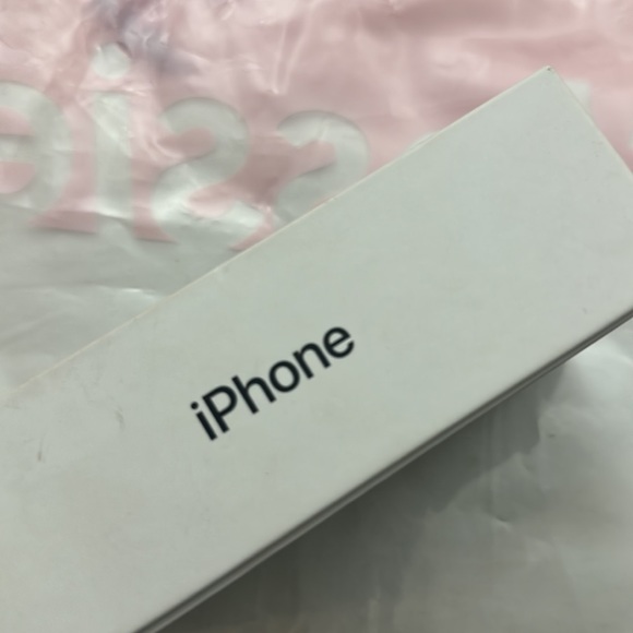 Apple iPhone 7 Box - Picture 2 of 3